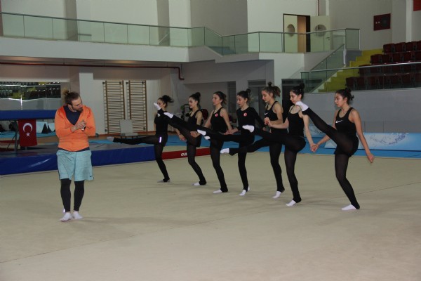 Ritmik Cimnastik Grup Milli Takm Mersin'de
