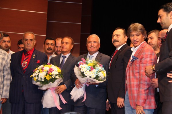Mersin'de Ali Tekin dönemi! Mersin'de Ali Tekin dönemi!