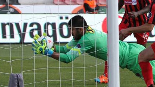 Nihat 1 puanı kurtardı Nihat 1 puanı kurtardı