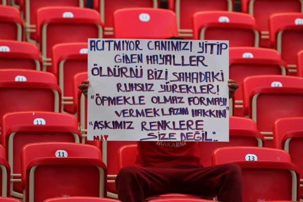 Taraftardan anlamlı pankart! Taraftardan anlamlı pankart!