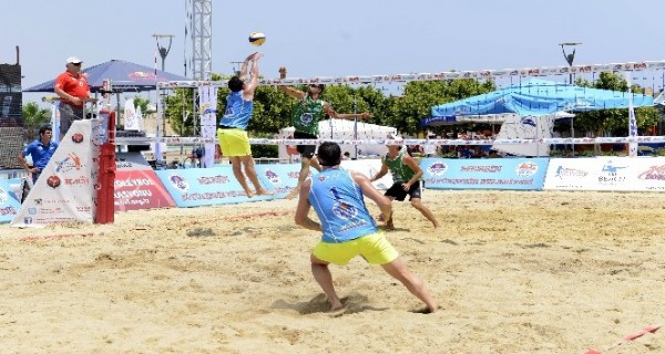 Plaj Voleybolu Heyecan Mersin'de