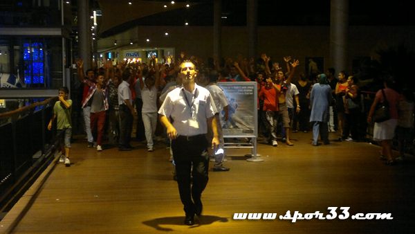 Şeytanlar'dan Forum Mersin'e baskın! Şeytanlar'dan Forum Mersin'e baskın!