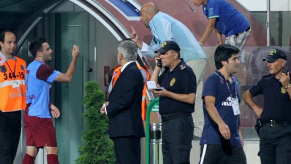Başkan Volkan'ın biletini kesti Başkan Volkan'ın biletini kesti