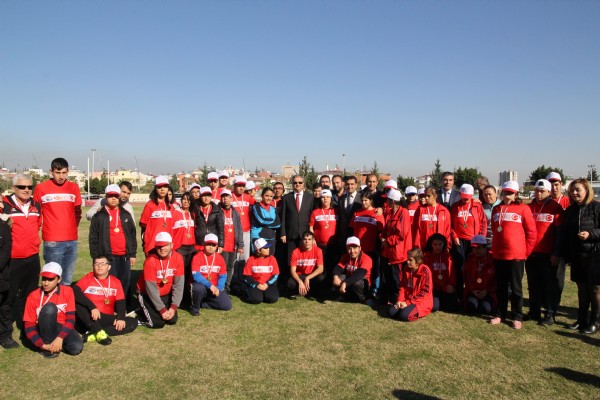 Özel sporcular için şölen düzenlendi Özel sporcular için şölen düzenlendi