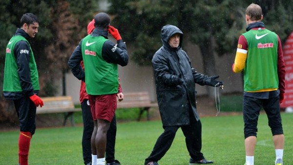 Fatih Terim'den sert uyarı Fatih Terim'den sert uyarı