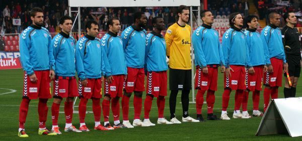 Mersin'de 4 futbolcu ile yollar ayrıldı! Mersin'de 4 futbolcu ile yollar ayrıldı!