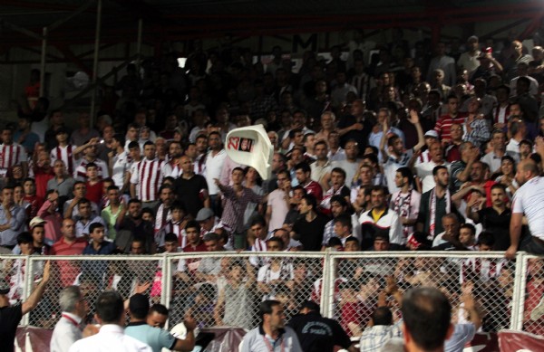 Tribünler karıştı! Tribünler karıştı!