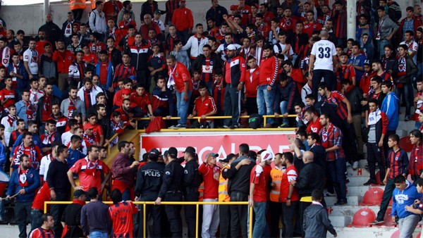 Şeytanlar yalnız bırakmadı Şeytanlar yalnız bırakmadı