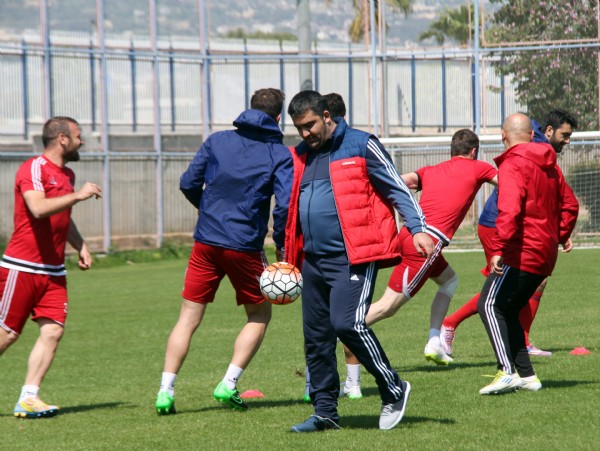 El öpmekle ağız aşınmaz! El öpmekle ağız aşınmaz!