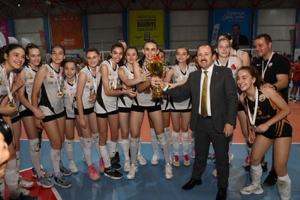 Voleybolun ampiyonlar dllerini ald