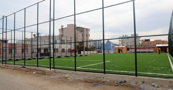 Karaduvar Futbol Sahası'nda sona yaklaşıldı Karaduvar Futbol Sahası'nda sona yaklaşıldı