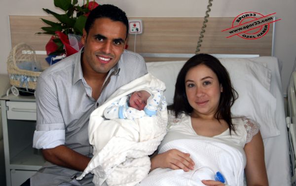 Ben Yahia, baba oldu! Ben Yahia, baba oldu!